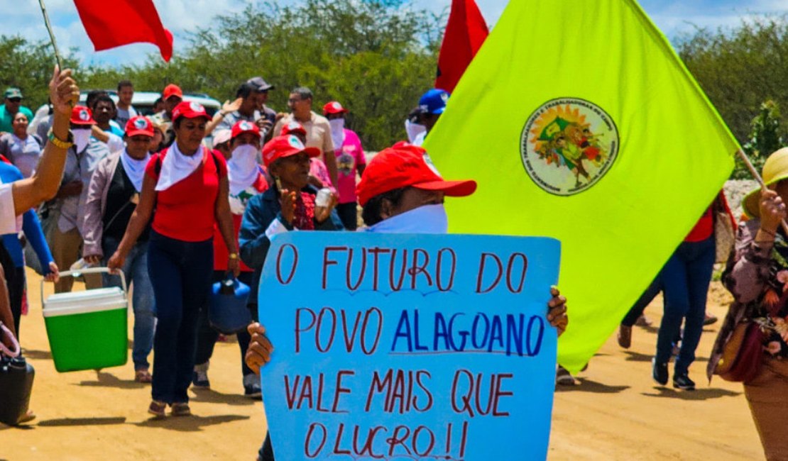 Trabalhadoras rurais e urbanas realizam ato contra os impactos da Mineração Vale Verde no Agreste do estado