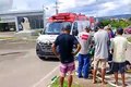 Mulher fica ferida após cair de moto ao desviar de buraco em rotatória de Palmeira dos Índios