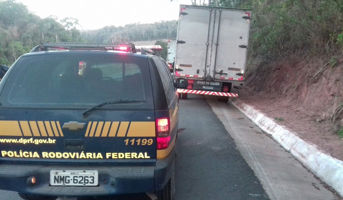 PRF recupera 3 veículos roubados e prende 4 por embriaguez no fim de semana