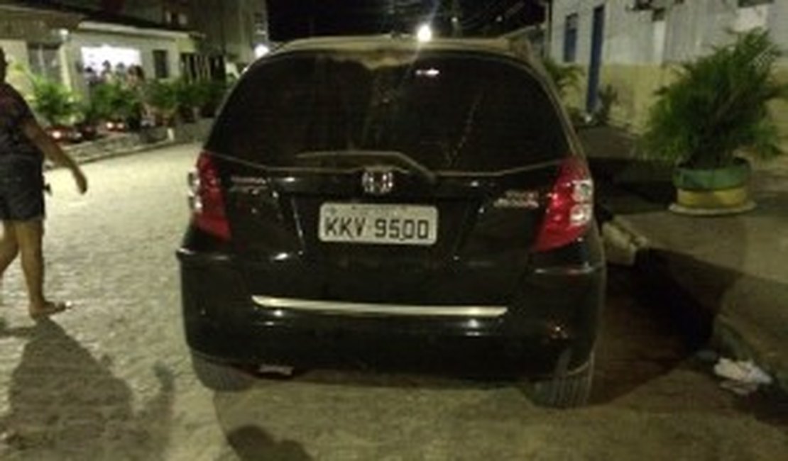 Capitão da PM tem o carro roubado durante assalto a posto de combustível