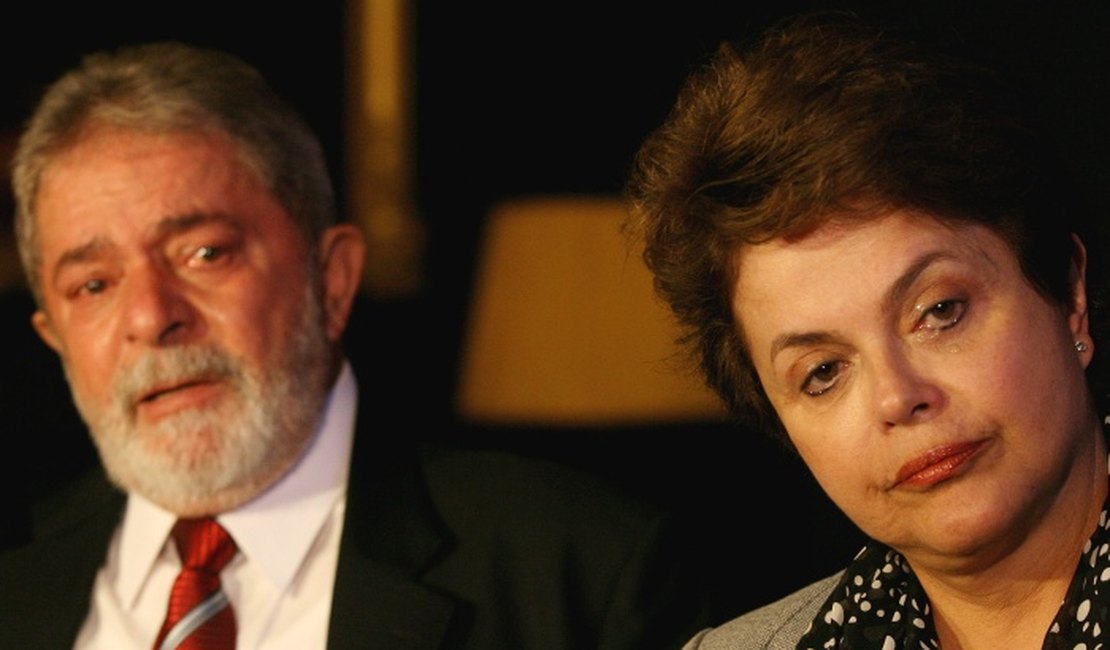 Dilma está reunida com Lula no Palácio da Alvorada