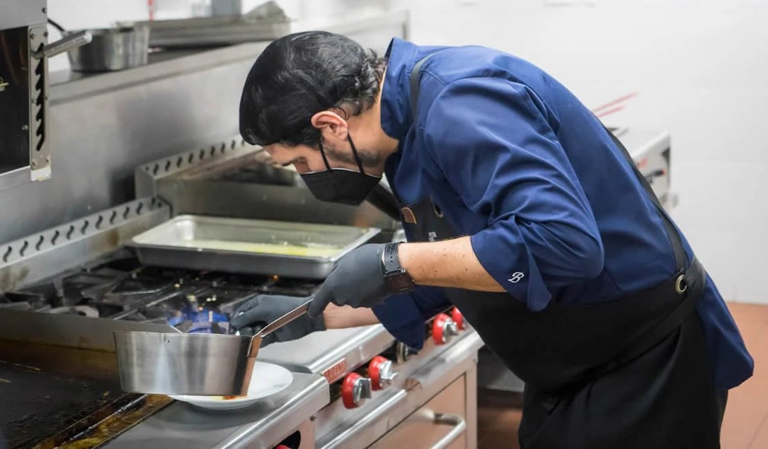 A importância da limpeza na cozinha industrial e como garantir um ambiente seguro