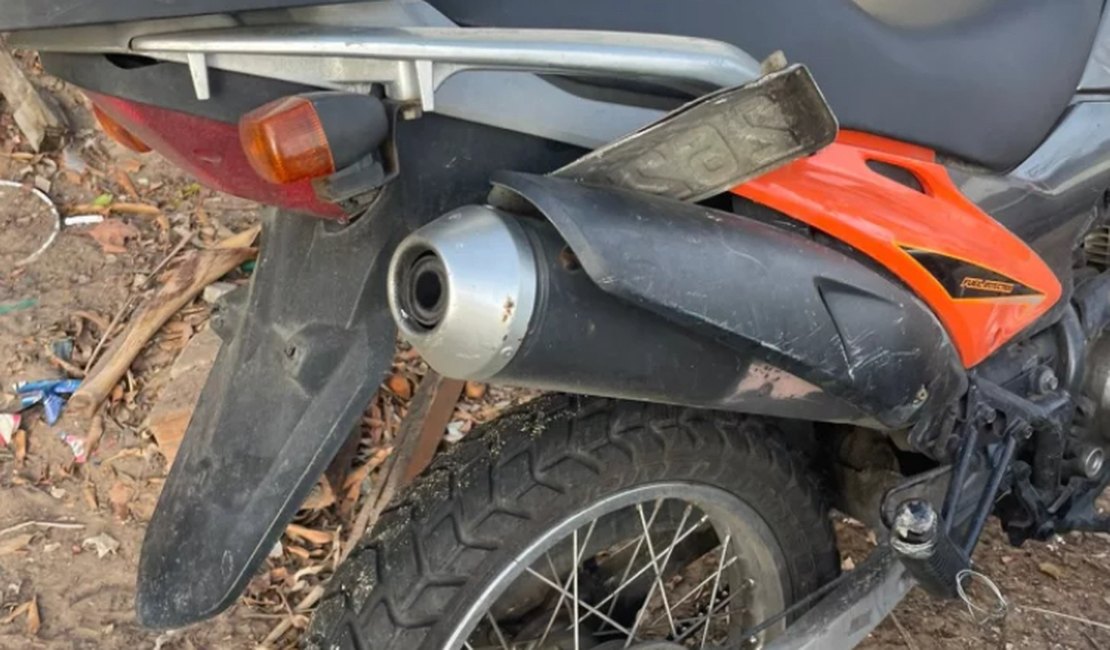 Moto roubada por grupo armado é encontrada é devolvida ao dono, em Maceió