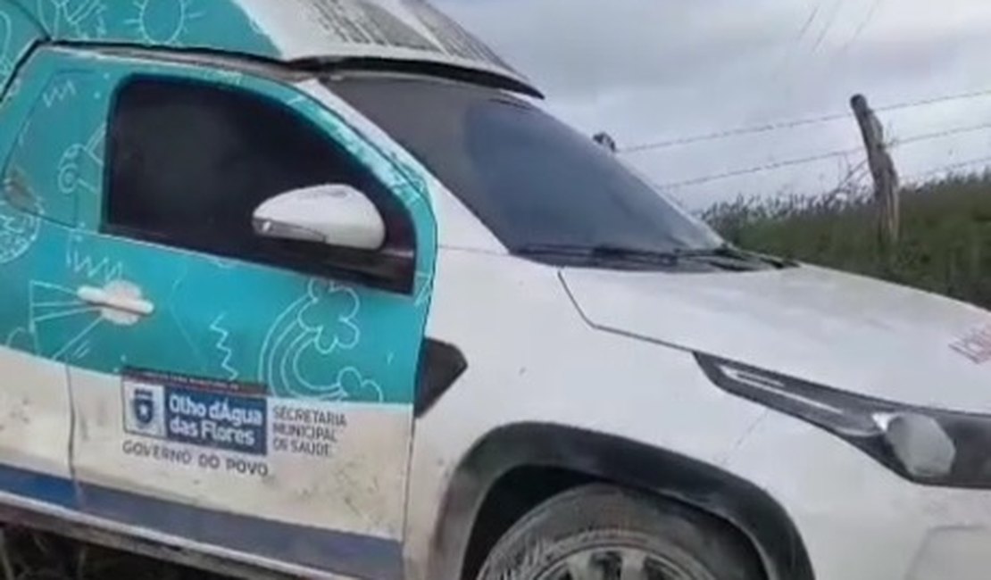 Ambulância de Olho D’Água das Flores fica destruída e deixa feridos, após acidente com carreta na AL-220
