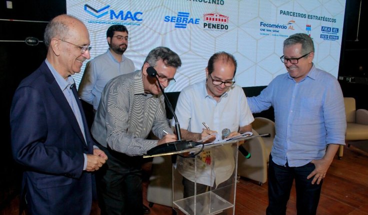Prefeitura de Penedo e Agência Desenvolve assinam convênio
