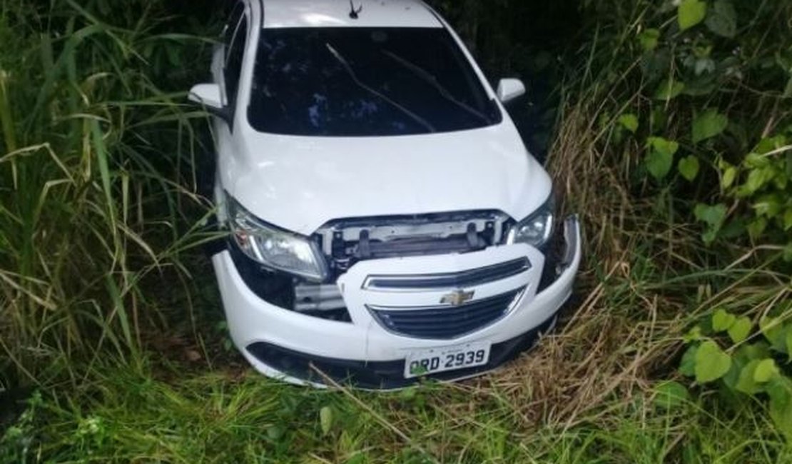 PM descobre local de desmanche de veículos em fazenda de Rio Largo
