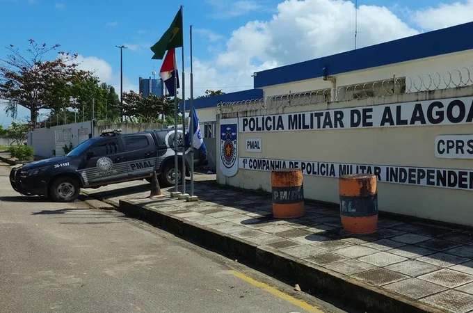 Policiais da 1ª Companhia Independente da PM salvam vida de mulher em residência, em Campo Alegre
