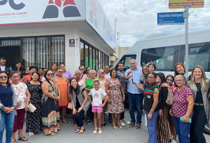 Com emenda de Alfredo Gaspar, Associação de Arapiraca conquista van e reforça apoio a pacientes com câncer