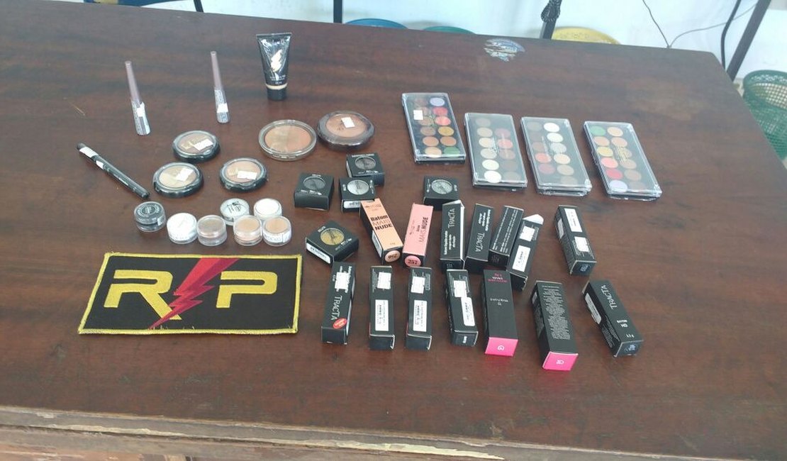 Professora é presa após furtar mais de R$ 1 mil em produtos de loja em Arapiraca