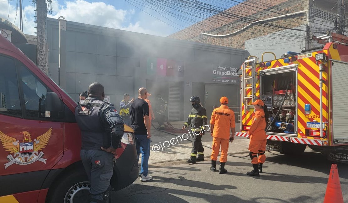 Incêndio atinge espaço para revendedores do Grupo Boticário, em Arapiraca