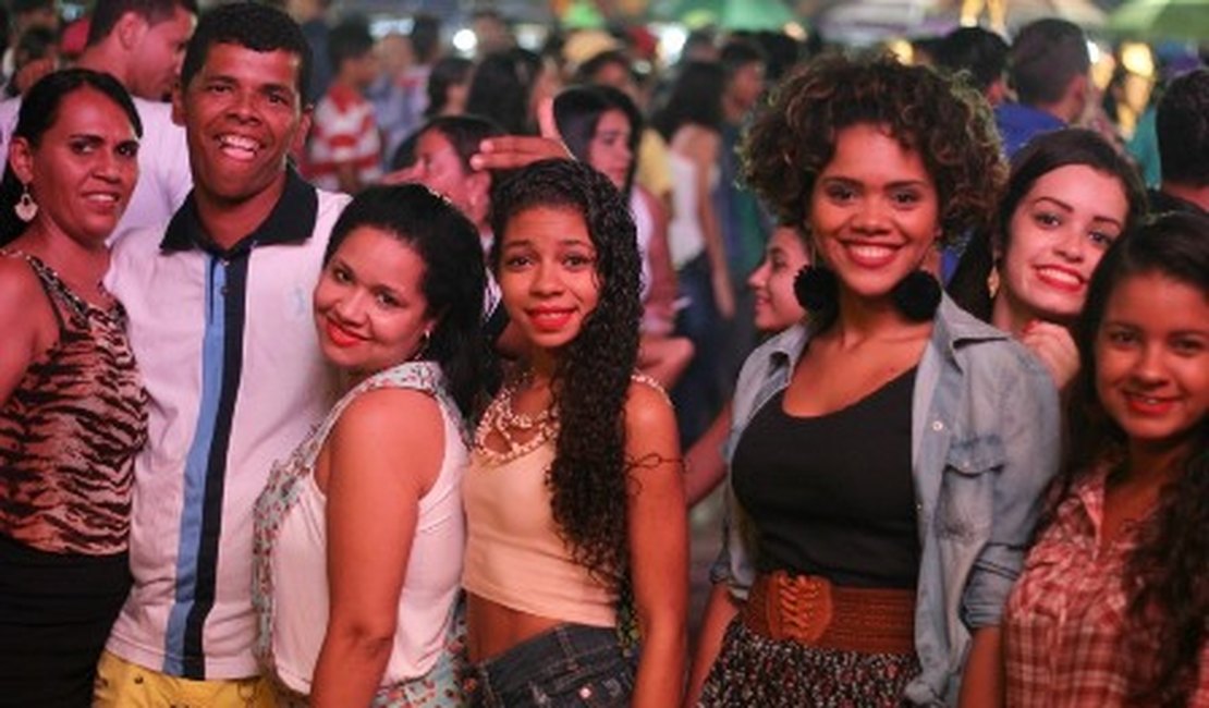 Shows de forró no Arraiá Central terminam em clima de paz junina