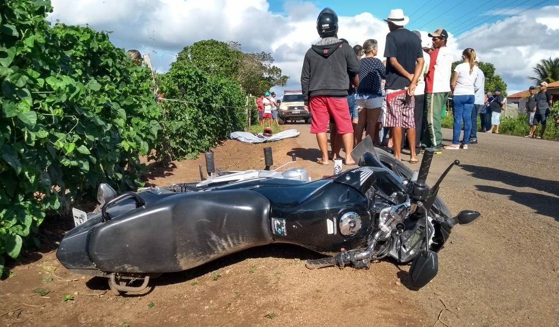 Motociclista morre após cair do veículo e bater a cabeça em uma estaca na AL 486, em Craíbas