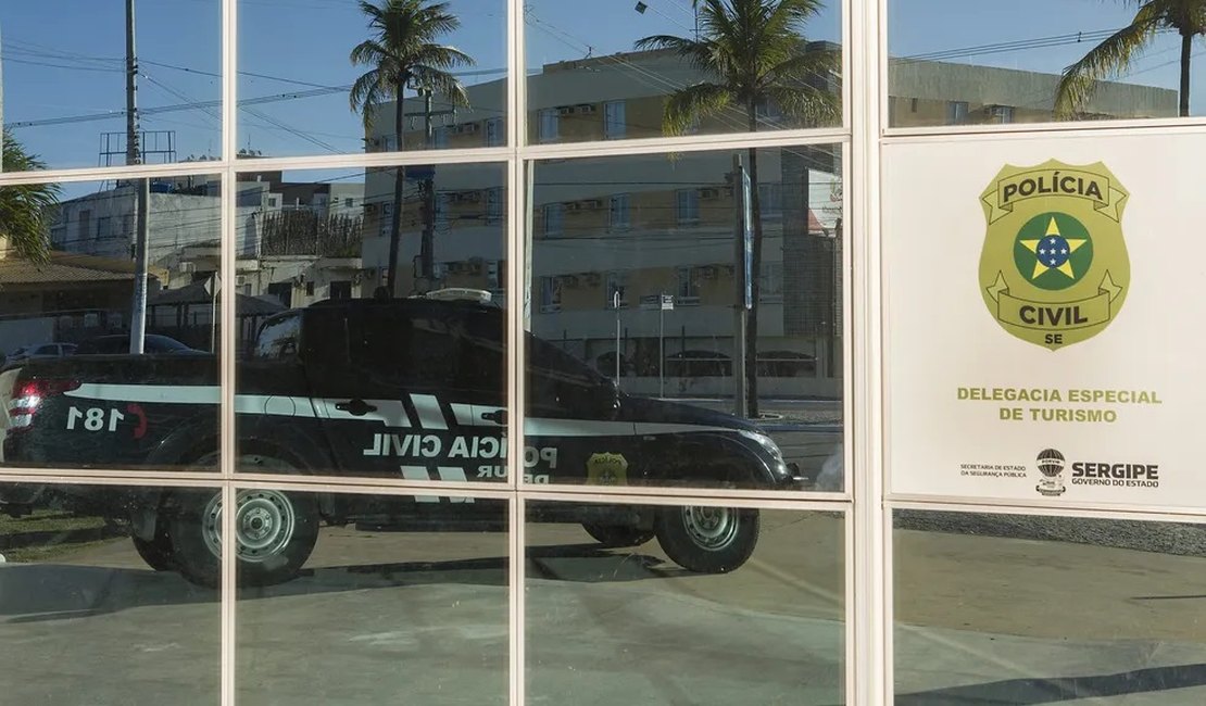 Garotas de programa trans foragidas de SE por extorsão, roubo e associação criminosa são presas em AL