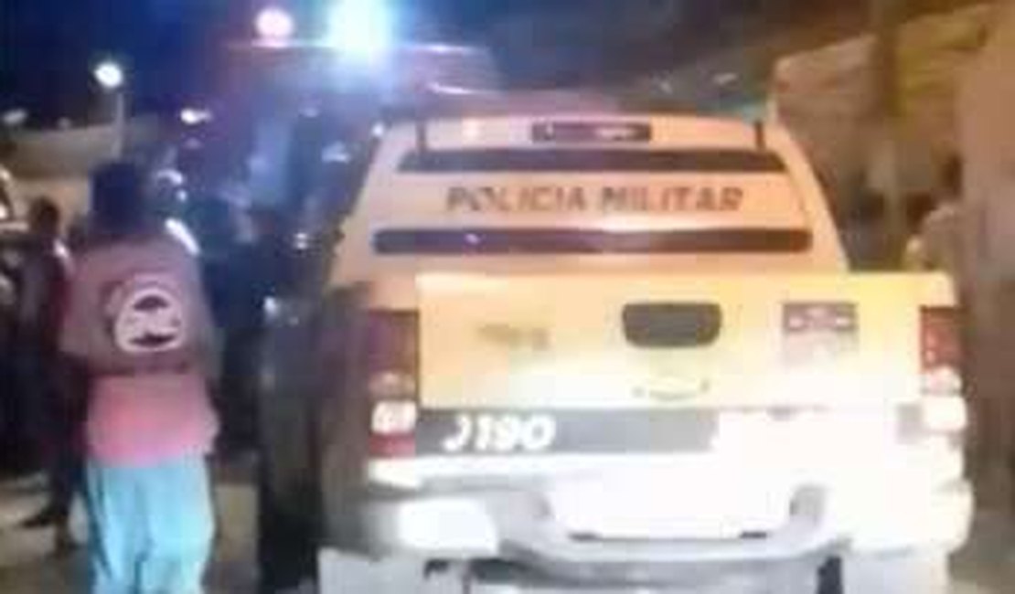 Mulher esfaqueia marido e espera a polícia chegar, em Delmiro Gouveia