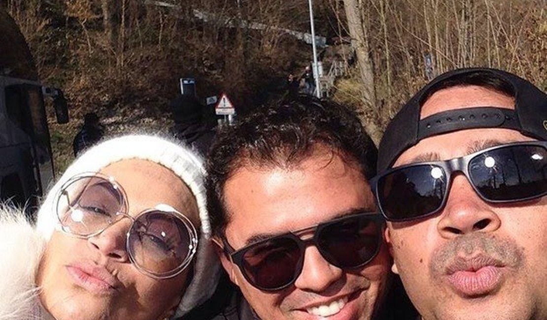 Cantor Xand se pronuncia após saída de Riquelme e Solange da Aviões