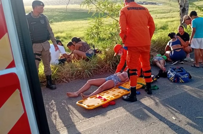Grave acidente na BR-104 deixa quatro pessoas feridas em União dos Palmares