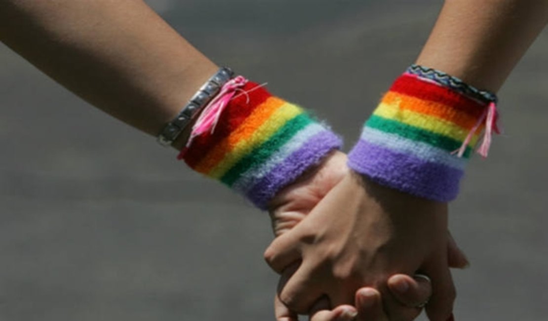 Juiz de paz pede demissão para não celebrar casamento LGBT