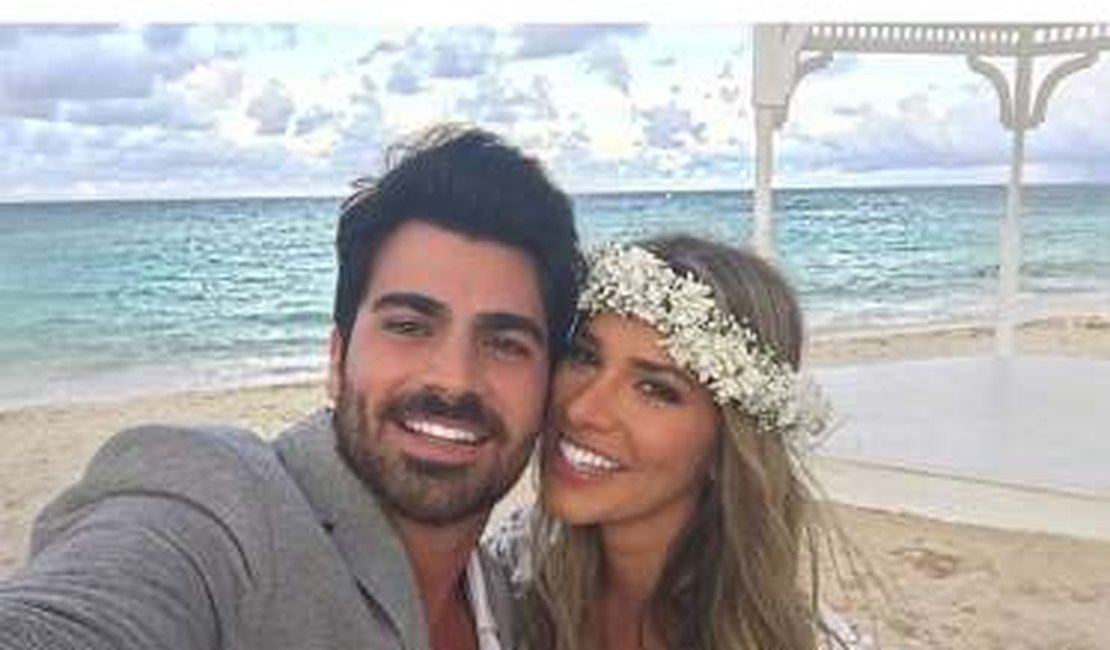 Ex-BBB's Adriana Sant'Anna e Rodrigão se casam no Caribe