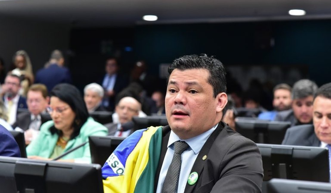 Conselho de Ética aprova suspensão de Gilvan da Federal por três meses