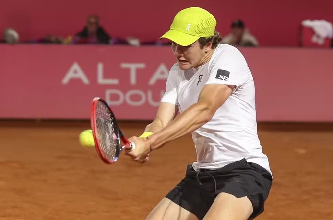 João Fonseca cai na estreia de Estoril e tem primeira derrota em Challengers de 2025