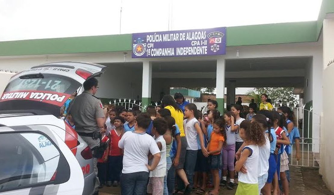 Alunos de Escola Municipal visitam 1ª Cia em São Miguel dos Campos