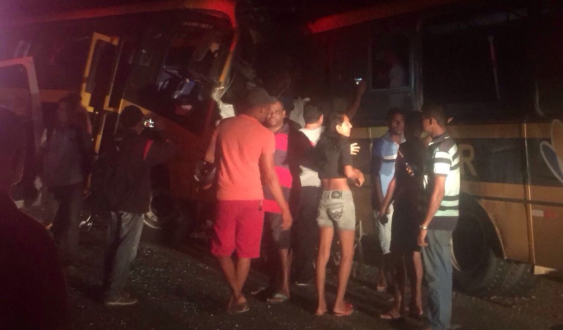 IC analisa vestígios de ônibus estudantis envolvidos em acidente