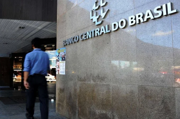 BC passa a apurar mensalmente dados sobre juros e encargos totais no cartão