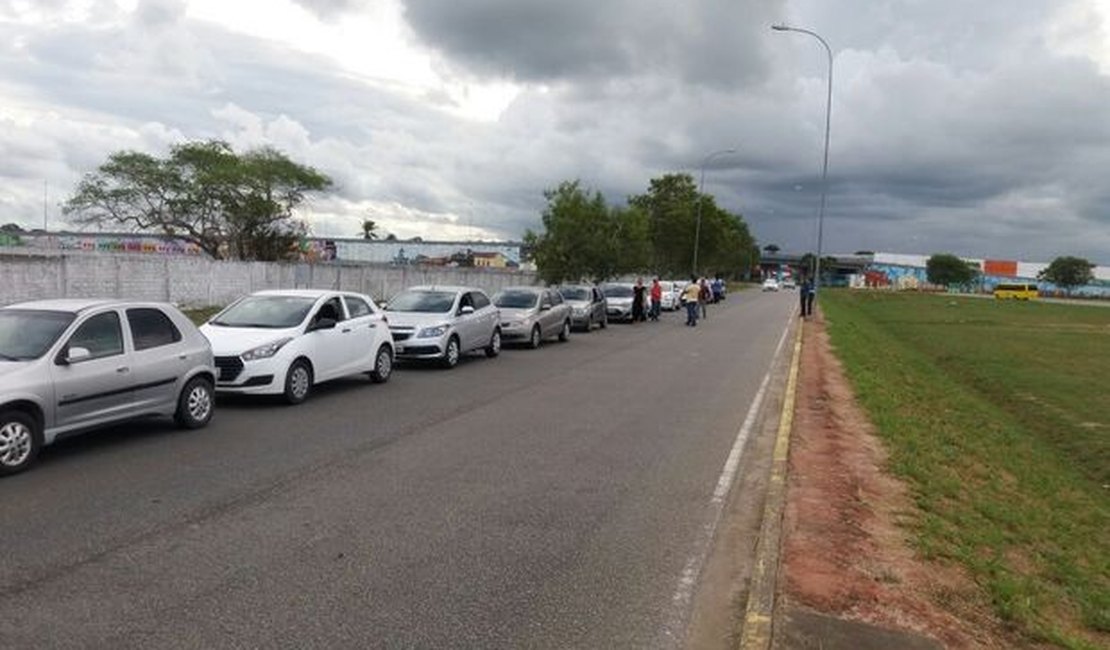 Motoristas de Uber organizam protesto após apreensões de veículos próximo ao aeroporto de AL