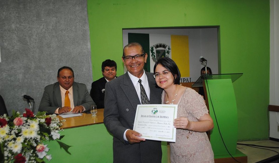 Radialista Isve Cavalcante recebe homenagem na Câmara Municipal de Arapiraca