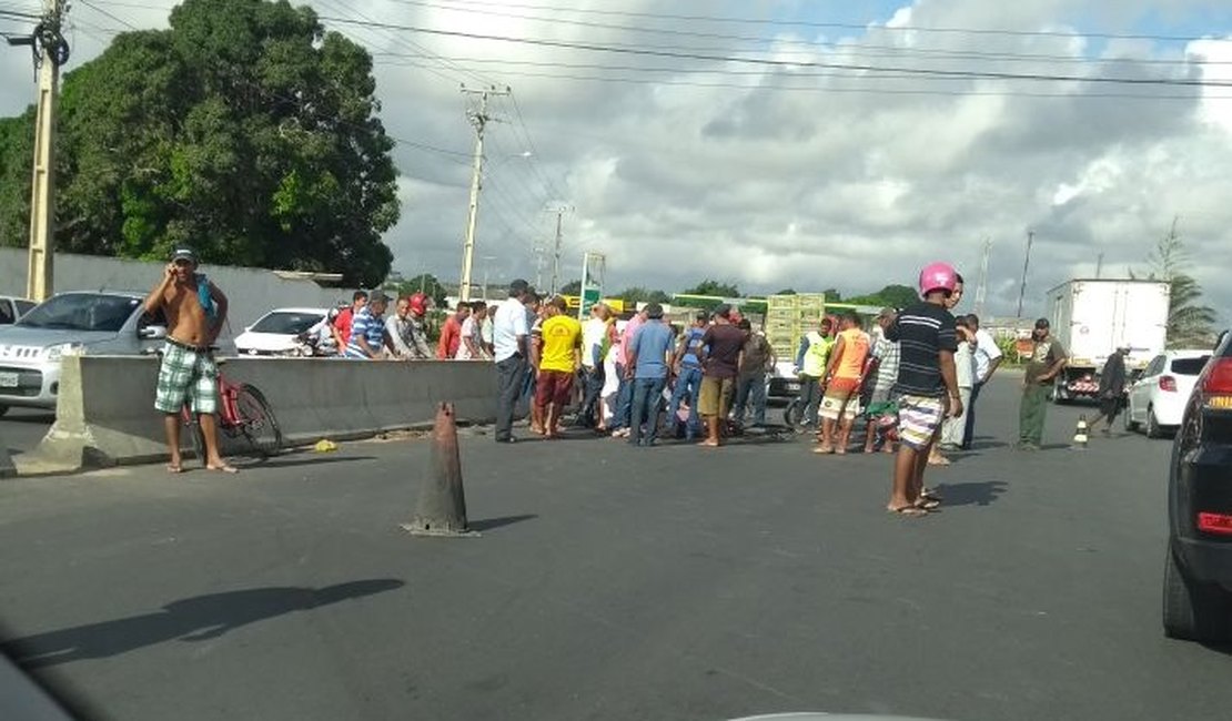 Idoso morre após ser atropelado por caminhão na AL 220 em Arapiraca