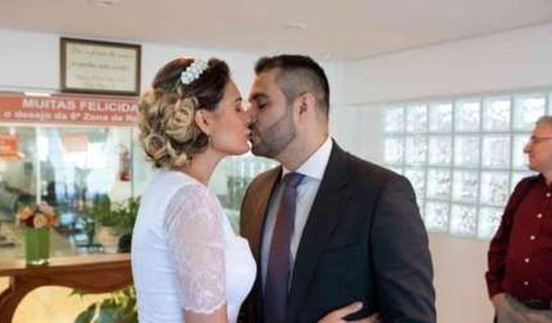 Andressa Urach divulga fotos do casamento com pai de seu filho