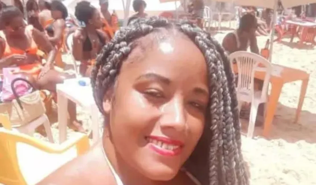 Mulher é assassinada por cinco homens armados após ser chamada na porta de casa, na Bahia