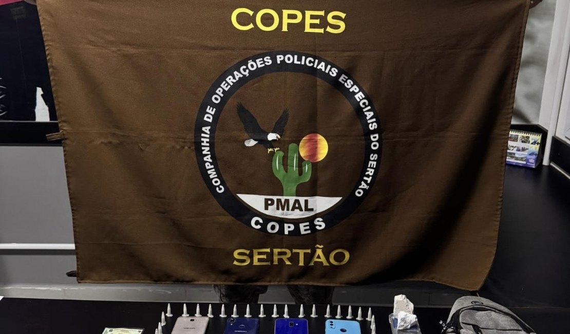 PM apreende arma e flagra tráfico de drogas em Penedo e Piranhas
