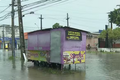 Chuva no Grande Recife: duas pessoas morrem após levar choque elétrico em avenida alagada