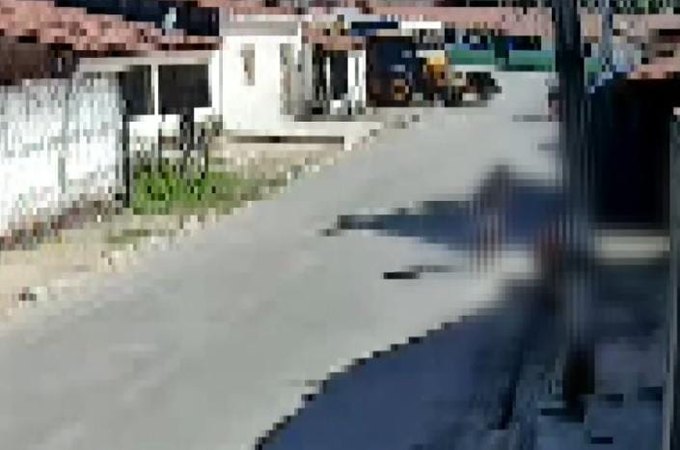 Homem esfaqueia vizinha e diz que havia sido alvo de deboche, em Feliz Deserto