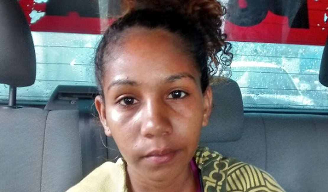 Jovem é presa suspeita de furto na Ponta Verde, em Maceió