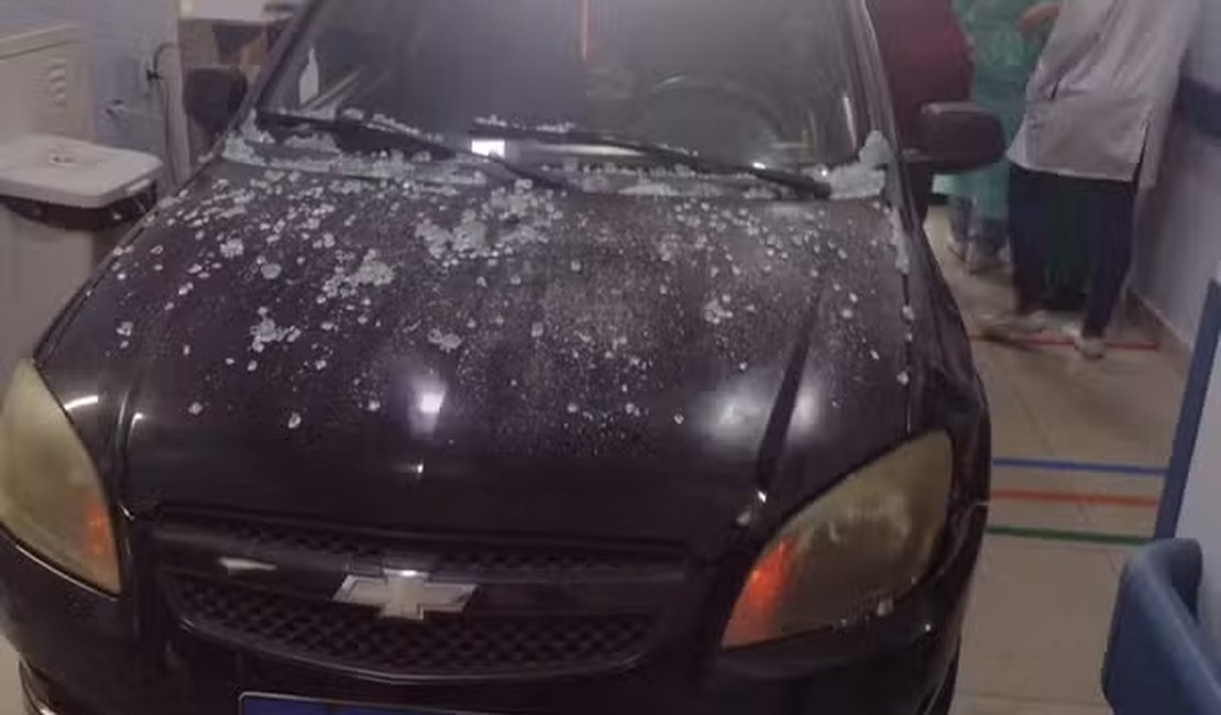 VÍDEO: Insatisfeita com demora no atendimento da irmã, mulher invade hospital com carro