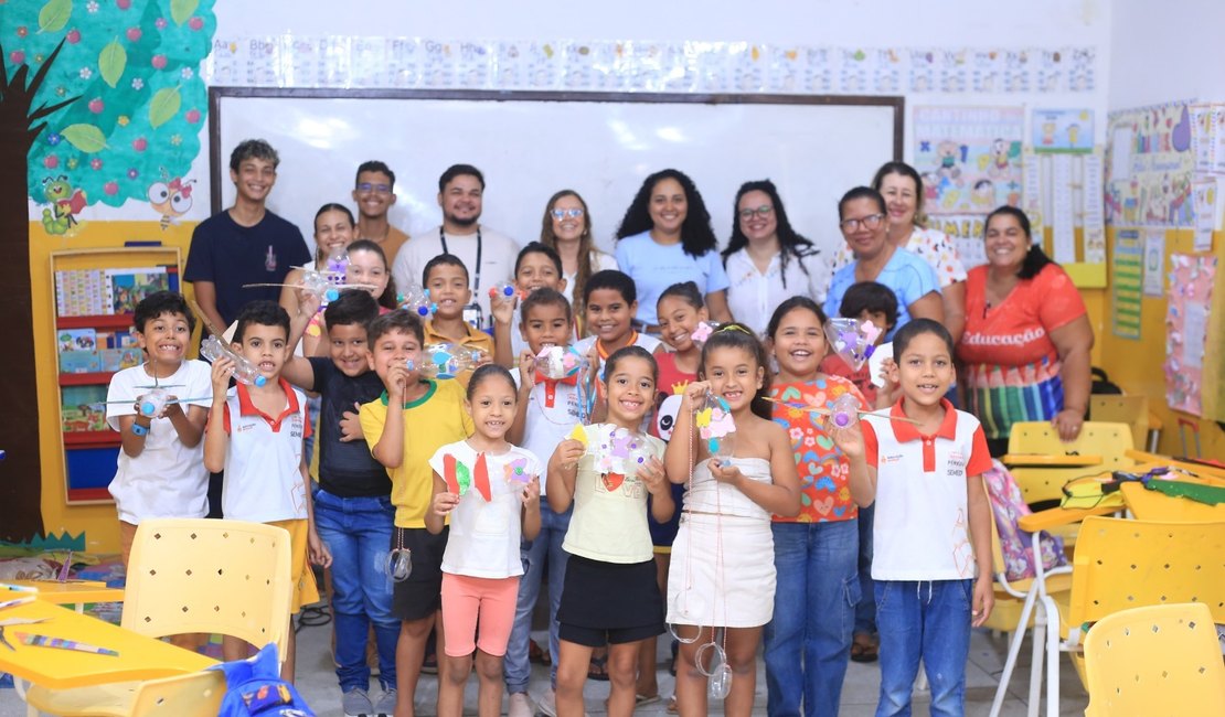 Estudantes da rede pública de Penedo aprendem a transformar material reciclável em brinquedos