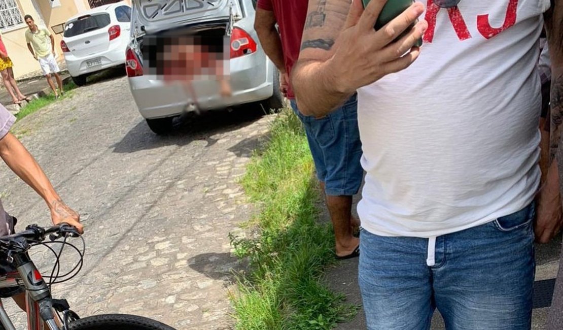 Homem ferido é deixado em porta-malas de carro após ser sequestrado em Maceió