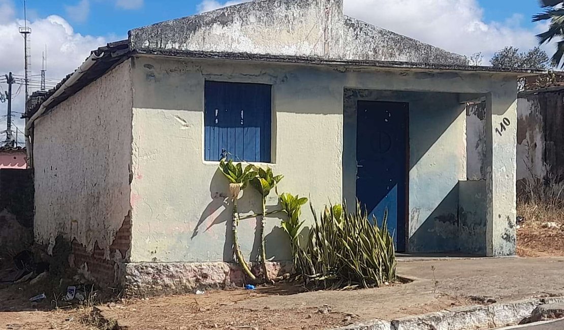 Dupla finge ser da polícia e mata homens a tiros dentro de casa em triplo homicídio em Igaci