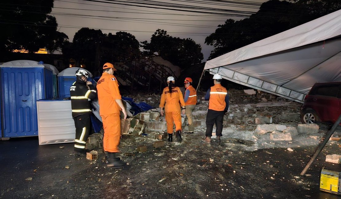 Homem ferido após desabamento de galpão no estacionamento do Jaraguá morre no HGE