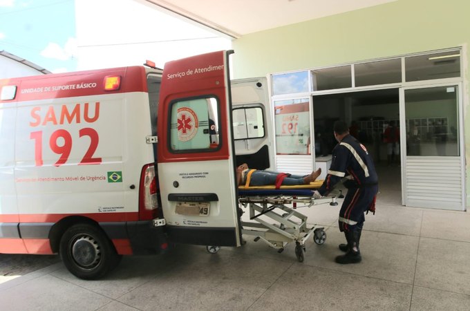 Homem que estava alimentando gatos na rua é agredido e roubado após negar dinheiro a suposto pedinte, em Arapiraca