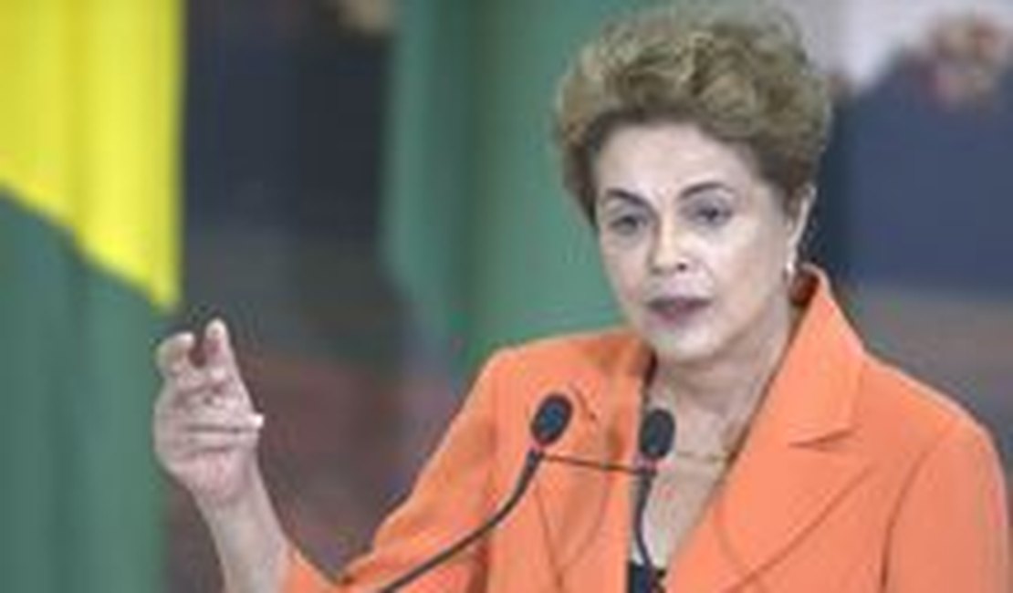 'Não contem com renúncia”, diz Dilma à BBC