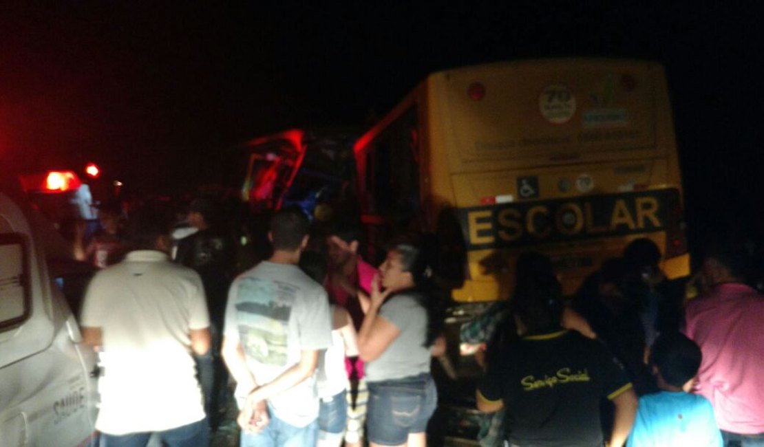 Acidente com ônibus de estudantes deixa cinco mortos e 44 feridos em São Sebastião
