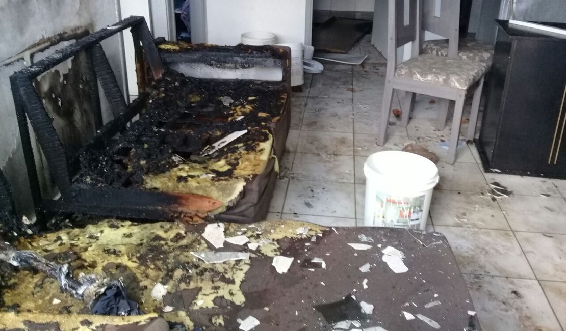 Incêndio em residência deixa cinco pessoas feridas