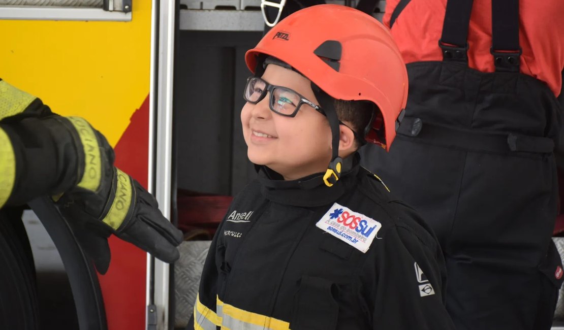 Menino que pode ficar cego realiza sonho de voar em helicóptero com os bombeiros de Alagoas