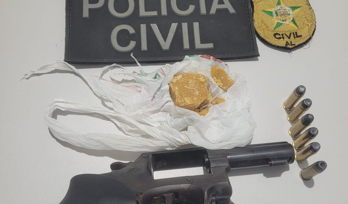 Homem acusado de homicídio é preso em operação da PCAL com arma, drogas e confessa ligação com facção criminosa