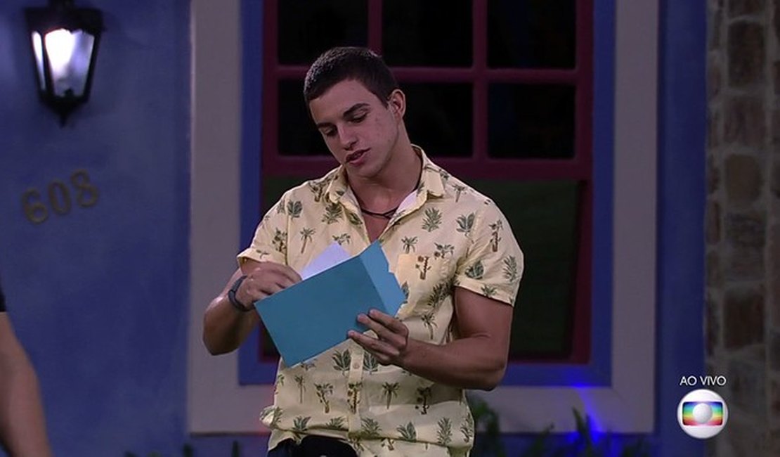 Manoel encontra card premiado e está imune aos votos da casa