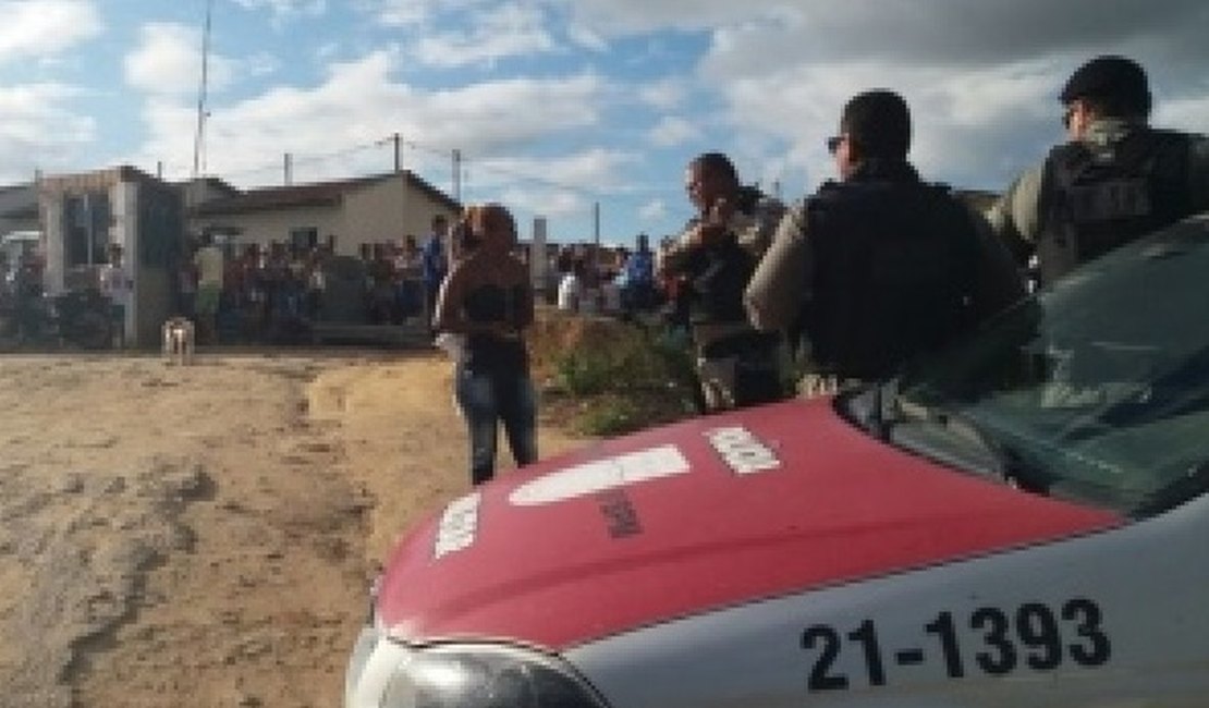 PM cumpre mandado de reintegração de posse em conjunto em Rio Largo