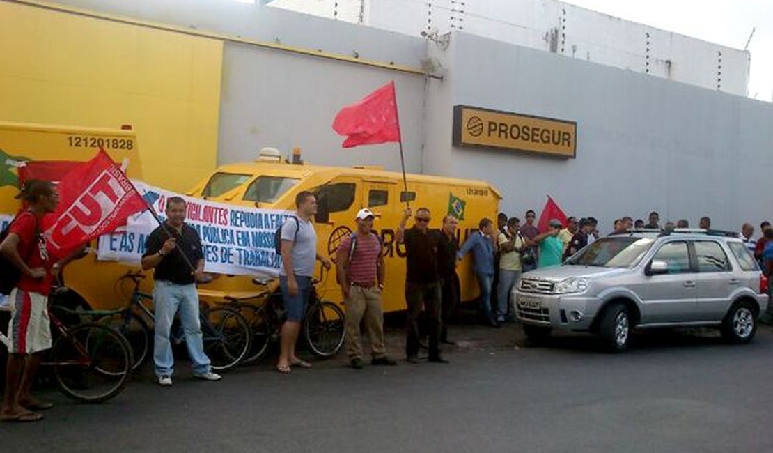 Agências de Arapiraca estão sem dinheiro devido à greve dos vigilantes